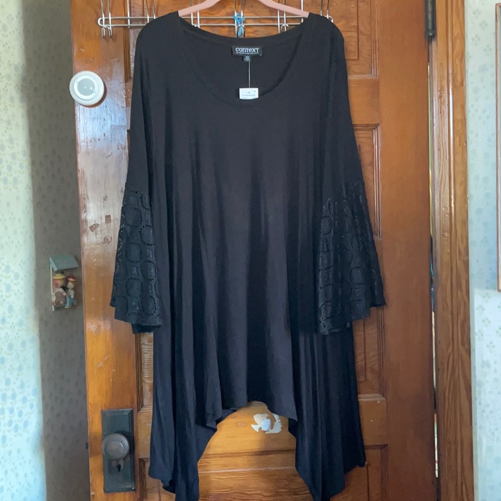 Context black shirt